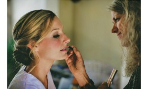 Julie-Corbet-Hairdresser-and-Make-Up-artist-lyndoch-on-the-lake-byron-bay-wedding-shane-shepherd-photographer_010-576x384   